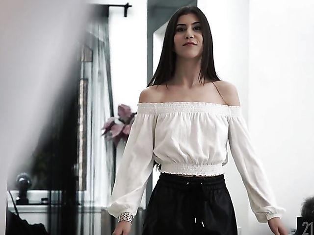 Turkish hot girl Anya Krey fucks like a goddess