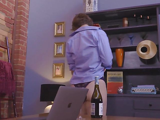 Hairy masturbation with Australian girl Kit Bauer 