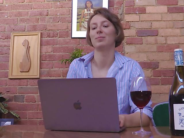 Hairy masturbation with Australian girl Kit Bauer 