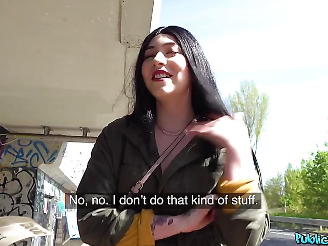 Easy Amilia Onyx is ready to fuck for money