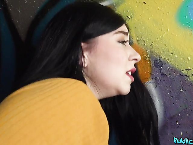 Easy Amilia Onyx is ready to fuck for money