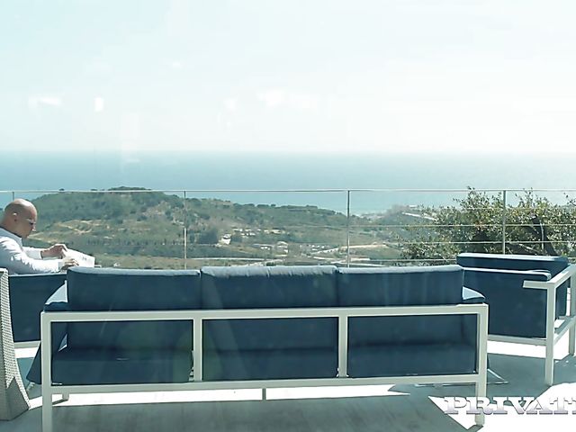 Standing sex with sperm hungry Alyssa Reece 