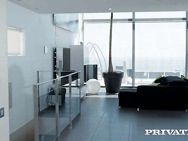 Standing sex with sperm hungry Alyssa Reece 