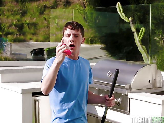 2 girls 1 guy fun with Dolly Leigh and Izzy Lush