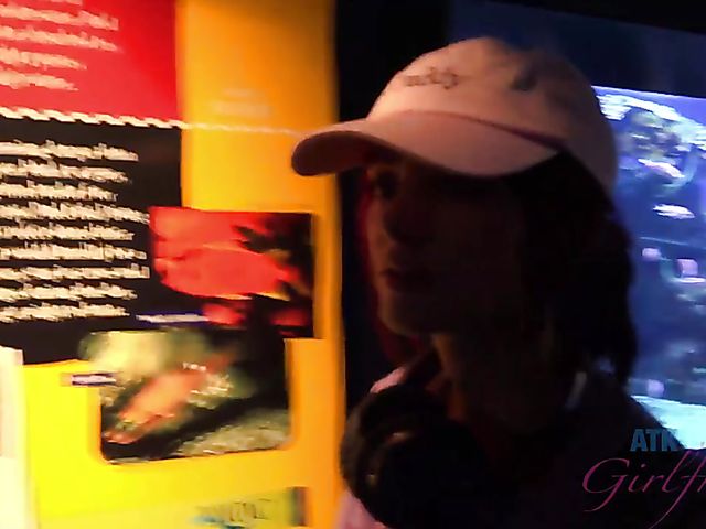 Redhead girlfriend Lola Fae shows it all in the car