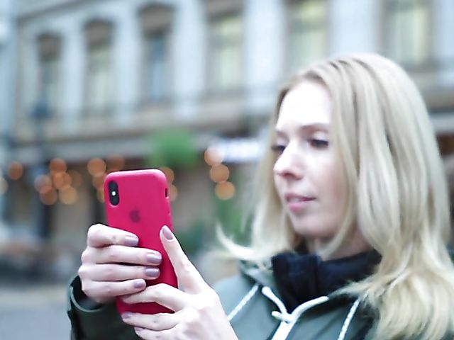 MILF blonde Alexa Si fingering and fucking