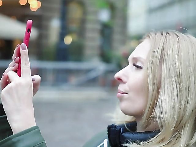 MILF blonde Alexa Si fingering and fucking