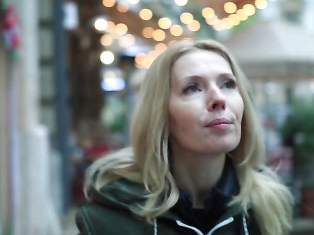 MILF blonde Alexa Si fingering and fucking