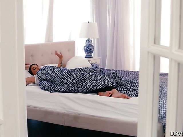 Tattooed feet worship and fuck with Ivy Lebelle 