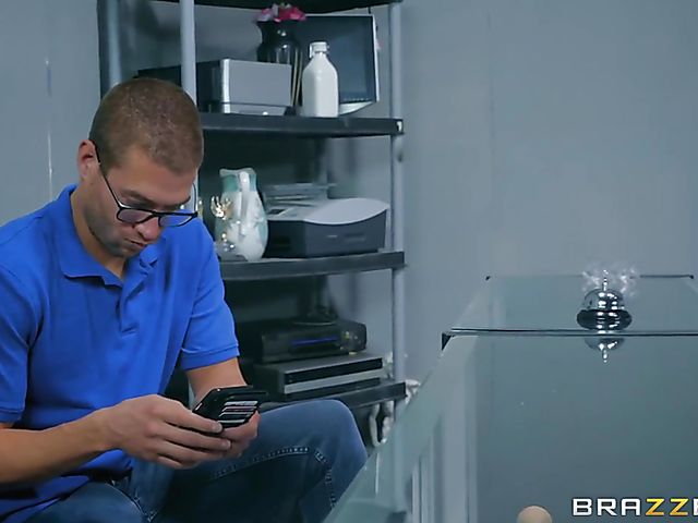 Ariella Ferrera - Big titty MILF hardcore fucked in the rage room