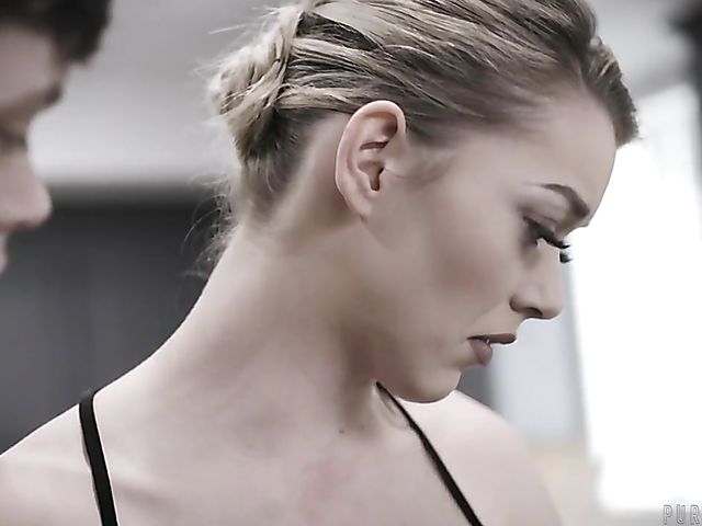 Young guy fucks indifferent housemaid Anny Aurora