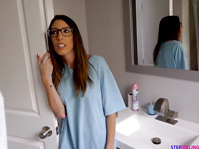 Teen threesome with tiny Lexi Lore and Kenzie Reeves
