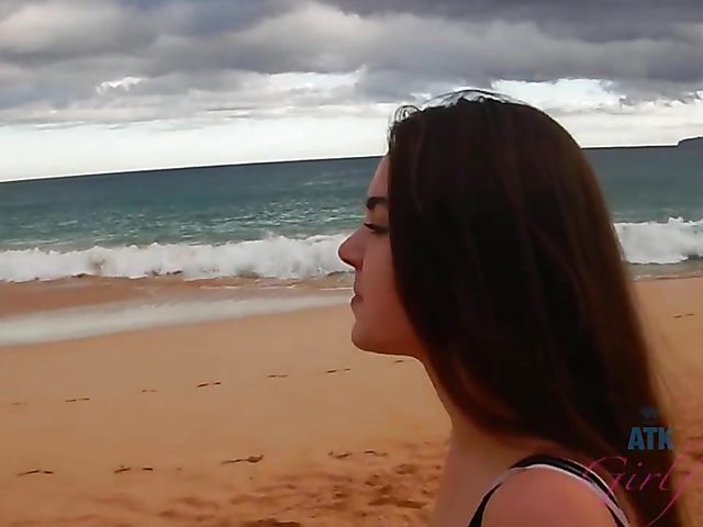 Teen girlfriend Megan Marx gets nude on the beach