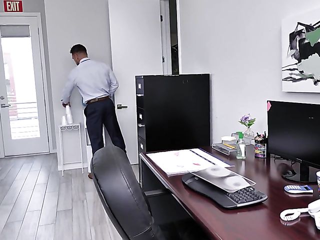 Lexi Luna - Fucking his MILF boss for promotion