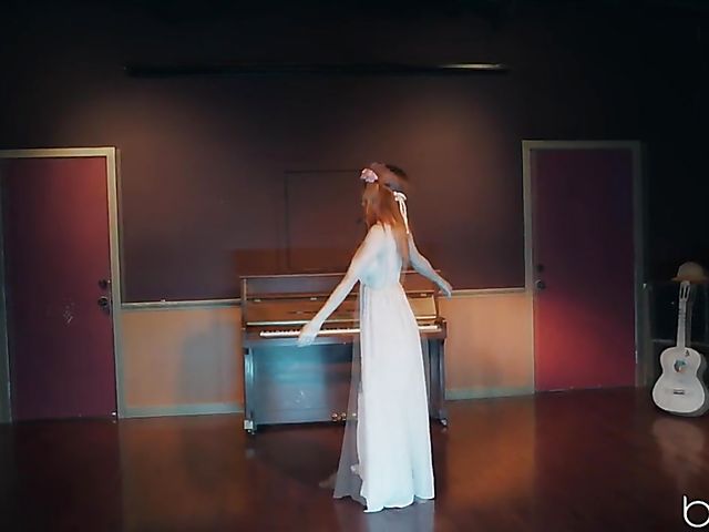 Redhead busty girl Pepper Hart seduces the professor