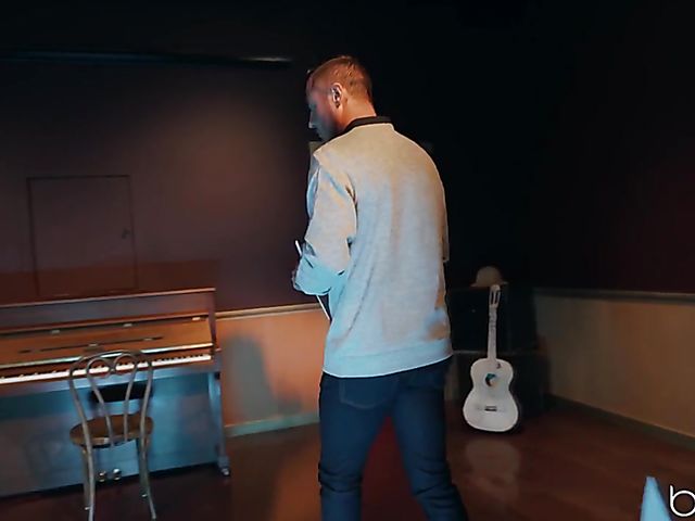 Redhead busty girl Pepper Hart seduces the professor