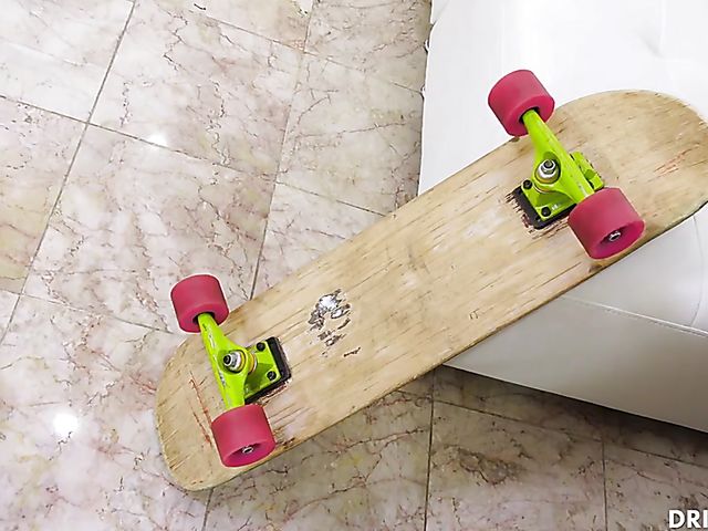 Vivienne Wynter - Brunette MILF anal with a tattooed dude