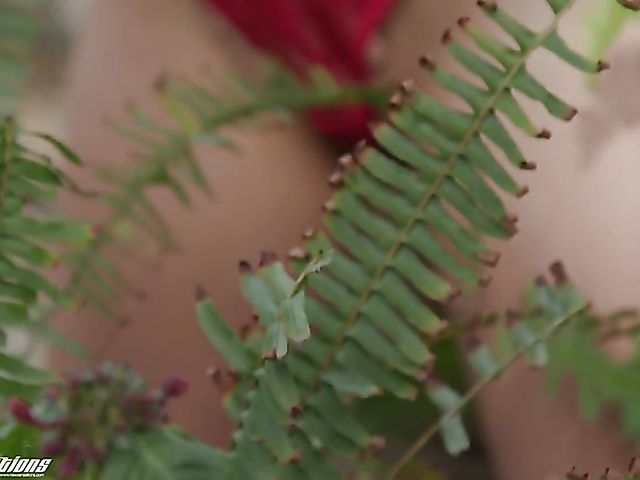 Paige Owens - Solo fisting and fun with weird toys 