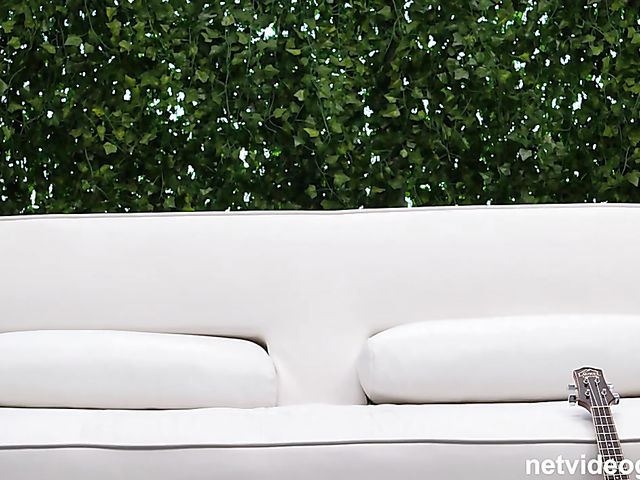 Summer inspired blowjob casting with cheerful Raye