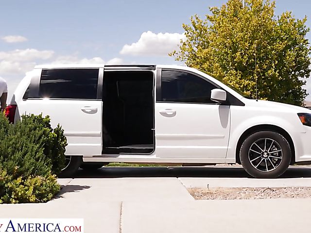 Kenzie Madison - Backseat fuck with the driver