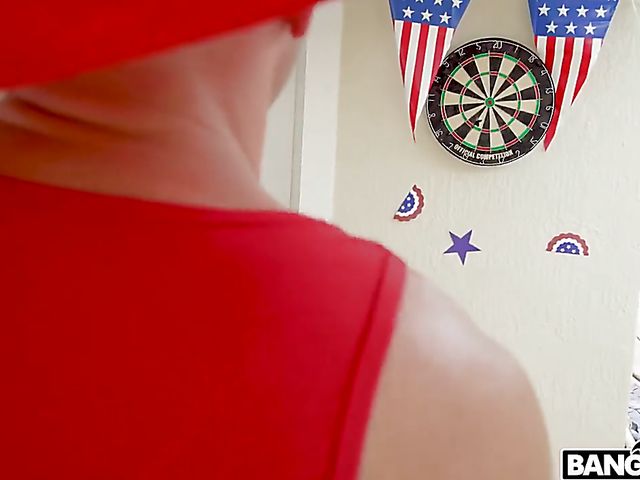 Big booty party with voluptuous Valerie Kay and Valentina Jewels