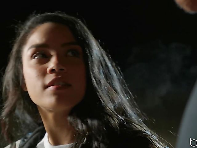 Midnight outdoor quickie with exotic chick Maya Bijou