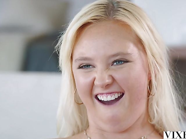 Travelling with stunning blonde like Paisley Porter is fun