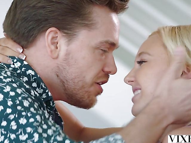 Travelling with stunning blonde like Paisley Porter is fun