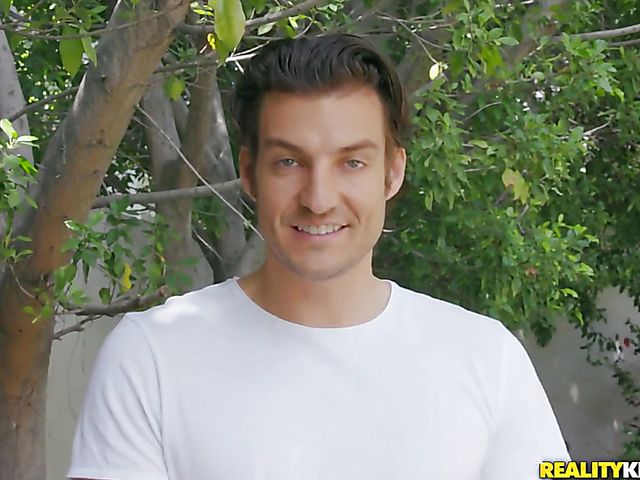 Latina mom Layla Sin is extremely sexy 