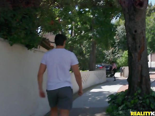 Latina mom Layla Sin is extremely sexy 