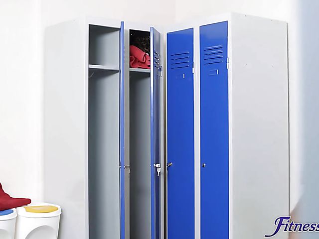 Locker room shower threesome with wet Alyssa Reece and Anna Polina 