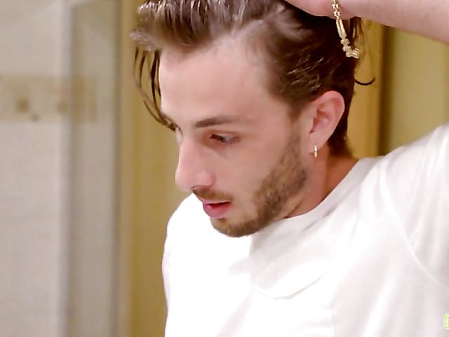 FFM stepsis threesome with Kenzie Reeves and Vanna Bardot