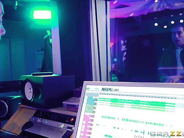 Country singer Xander Corvus bangs fake boobs MILF Richelle Ryan