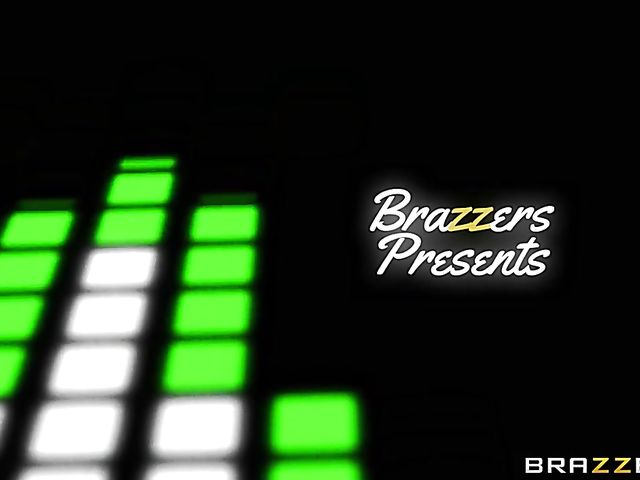 Country singer Xander Corvus bangs fake boobs MILF Richelle Ryan