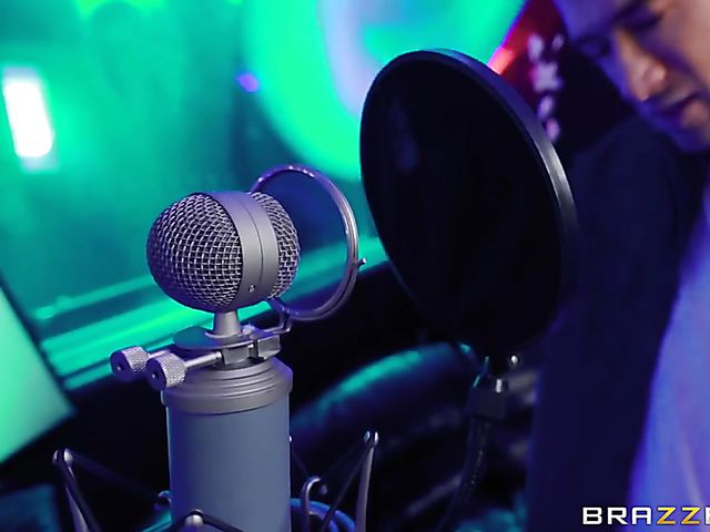 Country singer Xander Corvus bangs fake boobs MILF Richelle Ryan