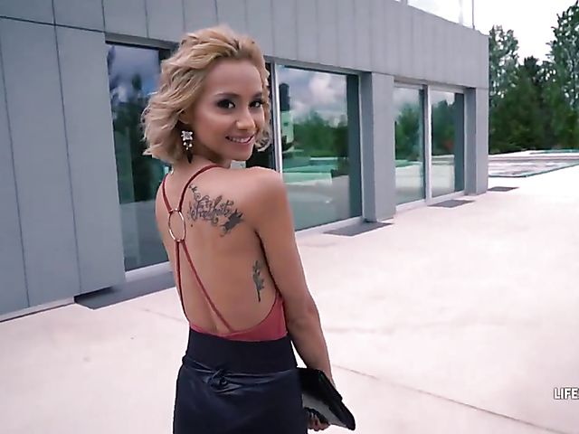 POV anal threesome with blindfolded Veronica Leal