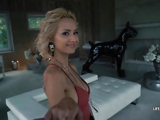 POV anal threesome with blindfolded Veronica Leal