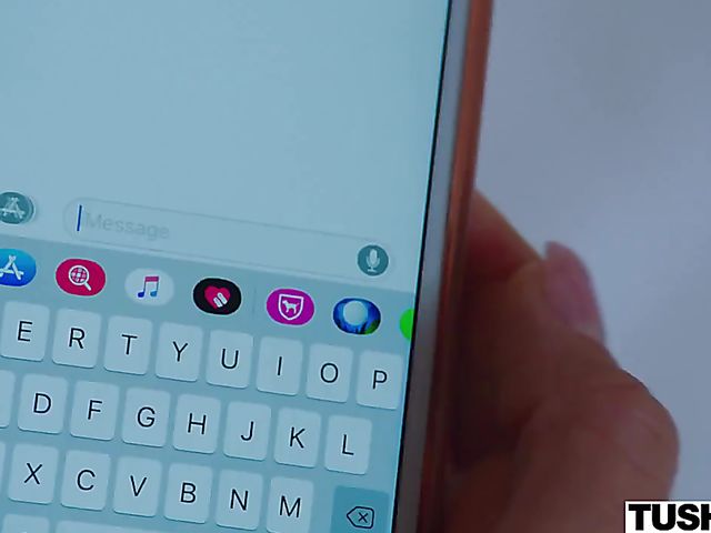 Blue-eyed Riley Steele anal penetrated for Tushy