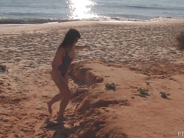 Sophia Stuner - FTV MILF fingering herself in Portugal