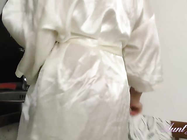 Marta Slik - Mom masturbating before breakfast