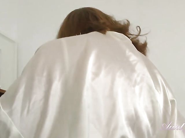 Marta Slik - Mom masturbating before breakfast