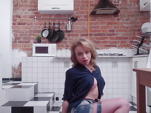 Alexa Flexy - Russian girl solo in the kitchen 
