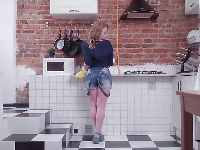Alexa Flexy - Russian girl solo in the kitchen 