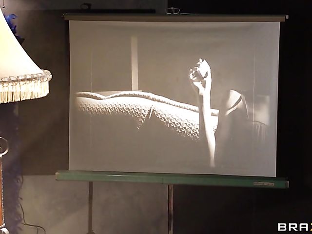 Aaliyah Love & Veronica Avluv - Pin up lesbians anal fun