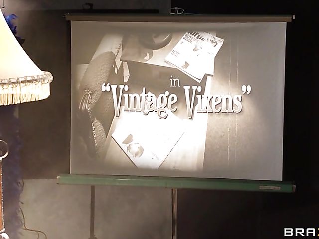 Aaliyah Love & Veronica Avluv - Pin up lesbians anal fun