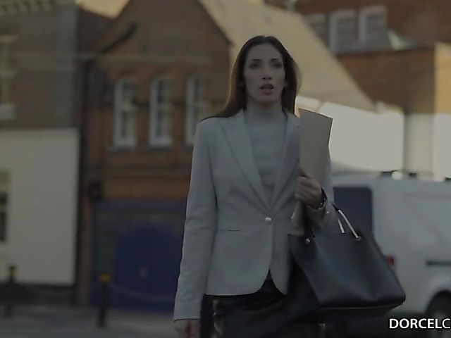 Quickie with elegant French pornstar Clea Gaultier