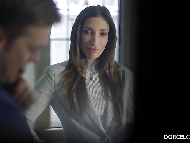 Quickie with elegant French pornstar Clea Gaultier