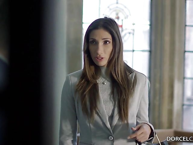 Quickie with elegant French pornstar Clea Gaultier