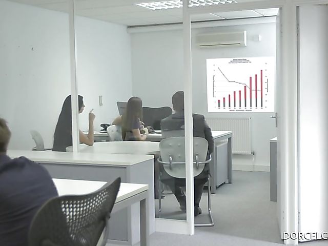 Quickie with elegant French pornstar Clea Gaultier