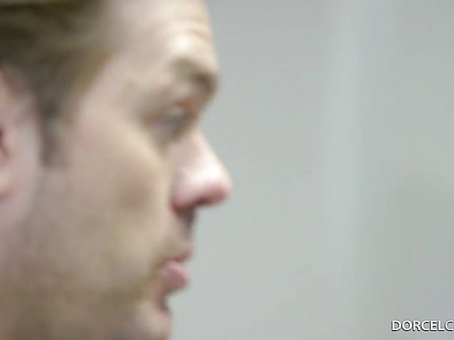 Quickie with elegant French pornstar Clea Gaultier